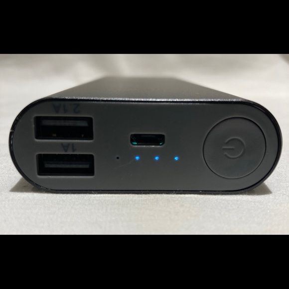 iHome Powerbank/Portable Charger 10000 mAh IH-PP1006 - Picture 7 of 8